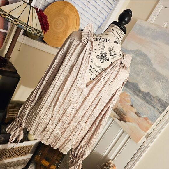 New H & M Gold Satin Crinkle Style High Neck Statement Blouse. - Picture 4 of 14